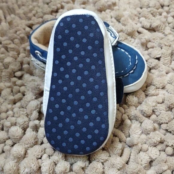 Baby boat shoes, new without box, velcro fastener Navy sueded material‎ - Picture 4 of 4